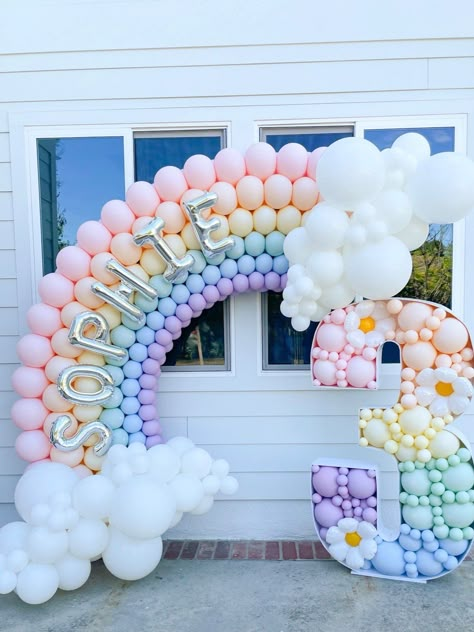 Care Bears Birthday Party, Rainbow Themed Birthday Party, Rainbow First Birthday, My Little Pony Birthday Party, Baby Birthday Decorations, Little Pony Birthday Party, Unicorn Themed Birthday Party, Cowgirl Birthday Party