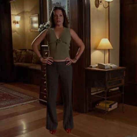 Piper Halliwell Outfits, Phoebe Halliwell Outfits, Piper Halliwell, Holly Marie Combs, Holly Marie, Outfit 90s, Movie Fashion, Winter Outfits, Tv