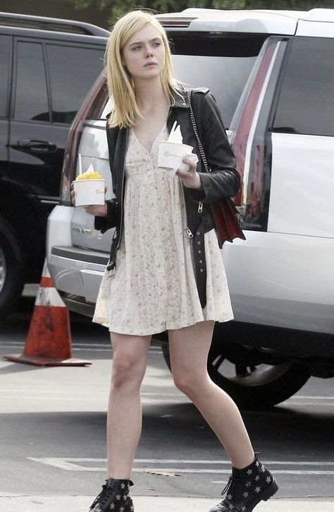 Elle Fanning Style, Dakota And Elle Fanning, Future Outfit, Elle Fanning, Soft Grunge, Outfits Casuales, Pretty Outfits, Fashion Inspo Outfits, Style Icons