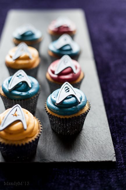 What The Fruitcake?! - Star Trek Almond & White Chocolate Cupcakes - Almond Cupcakes with White Chocolate Swiss Buttercream Chocolate Swiss Buttercream, Star Trek Cake, Star Trek Birthday, Star Trek Party, Chocolate Swiss Meringue Buttercream, White Chocolate Cupcakes, Almond Cupcakes, Swiss Buttercream, Cake For Boyfriend