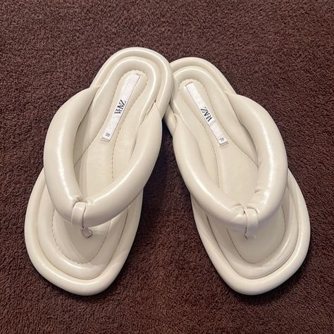 ZARA Off White Chunky Puff Flip Flops Sandals Size 38 (US Women Size 7.5). Chunky Flip Flops, Thrift Finds, Camera Flash, Zara Shoes, Womens Flip Flop, Flip Flop Sandals, View Photos, Flip Flops, Flash