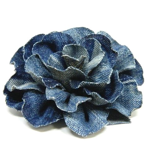 Denim Wreaths, Trees Fabric, Denim Crafts Diy, Ornaments Homemade, Fabric Christmas Ornaments Diy, Folded Fabric Ornaments, Fabric Flower Brooch, Folded Fabric, Fabric Brooch