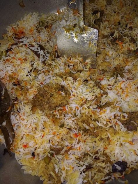 Homemade biryani Homemade Biryani, Beef Biryani, Homemade Beef, Food Vids, Cooking Recipes Desserts, Biryani, Soul Food, What I Want, Recipes To Cook