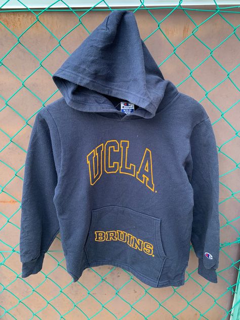 Bookstore Inspiration, Letterman Sweaters, Varsity Hoodie, Airport Fits, Clothes Wishlist, Sporty Looks, Think Fast, Ucla Bruins, College Shirts