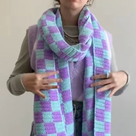 Crochet Scarf Checkered, Checkered Crochet Scarf, Checkered Scarf Crochet, Crochet Checkered Scarf, Crochet Scarf Aesthetic, Mothers Day Gifts Crafts, Crochet Scarf Ideas, Crochet Christmas Ideas, Diy Teacher Appreciation Gifts