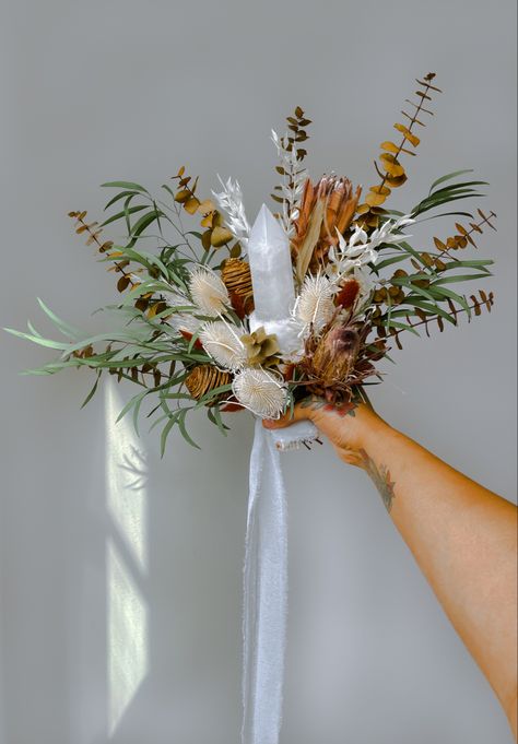 Eucalyptus Willow, Crystal Wedding Decor, Spiral Eucalyptus, Willow Eucalyptus, Rusting Wedding, White Calcite, Crystal Bouquet, Unconventional Wedding, Celestial Wedding