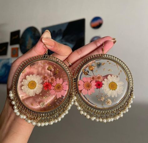 Indian Asthetics, Resin Aesthetic, Fantasy Jewelry Magic, Pretty Ornaments, Diy Resin Gifts, Stylish Jewelry Accessories, Resin Gifts, Wedding Jewellery Designs, Contemporary Handmade Jewelry