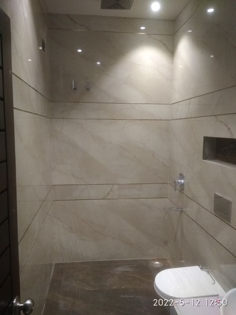 Toilet Design Tiles, Toilet Tile Pattern, Toilet Wall Tiles Pattern, Wallpaper Ideas Bathroom, Toilet Tiles Design, Latest Bathroom Tiles Design, Tile Around Bathtub, Washroom Tiles, Bathroom Tiles Design Ideas