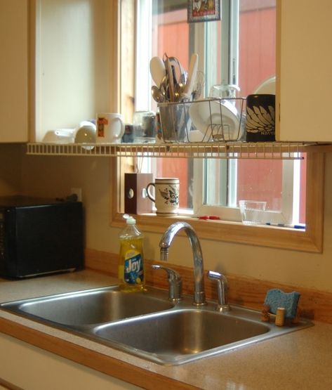 Hang a wire shelf over the sink so your dishes drip into the sink instead of onto the clean counter. Kitchen Sink Placement, Kitchen Space Savers, Sink Drying Rack, Above Sink, Drying Rack Kitchen, Diy Dish, Sink Dish Rack, Rustic Country Kitchens, Sink Shelf