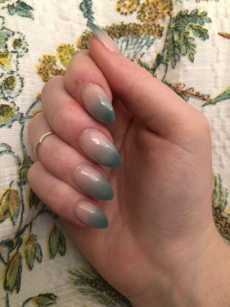 Sage Green Ombré Nails, Short Green Ombre Nails, Sage Green Ombre Nails, Ombre Nails Green, Nude Ombré Nails, Green Ombré Nails, Green Ombre Nails, Gradation Nails, Ombré Nails