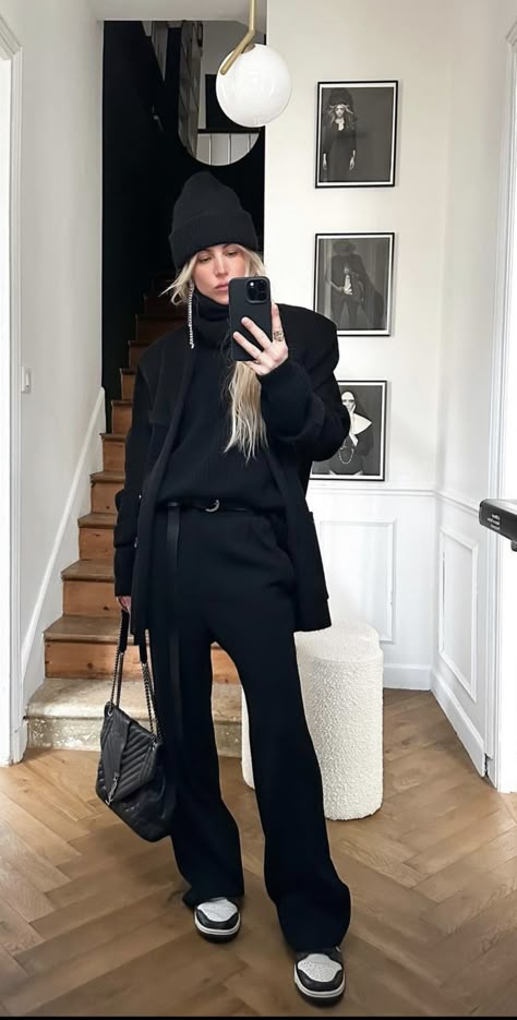 Black Wool Coat Outfit Casual, Long Black Wool Coat Outfit, Black Turtleneck Sweater Outfit, Wool Coat Outfit Casual, Winter Cool Outfits, Black Wool Coat Outfit, Libra Style, Long Black Wool Coat, Black Sneakers Outfit