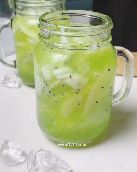 minuman segar dingin boba Icee Recipe, Food Drinks Dessert, Juice Bar, Iced Drinks, Dessert Drinks, Fruit Juice, Soft Drinks, Kombucha, Mason Jar Mug