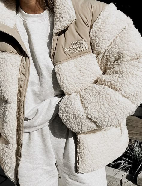 Cream Puffer Jacket Outfit, Fits Cold Weather, North Face Sherpa Jacket, North Face Jacket Outfit, Cold Weather Fits, Sherpa Jacket Outfit, Cute Fall Jackets, Clean Girl Outfits, Puffer Jacket Outfit