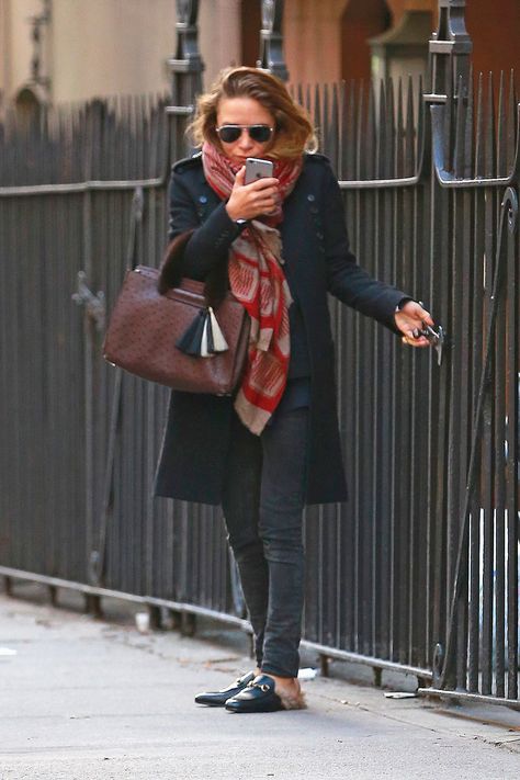 Ashley Olsen Style, Twin Fashion, Olsen Fashion, Olsen Twins Style, Olsen Sisters, Mary Kate Ashley Olsen, Olsen Style, Gucci Princetown, Olsen Sister