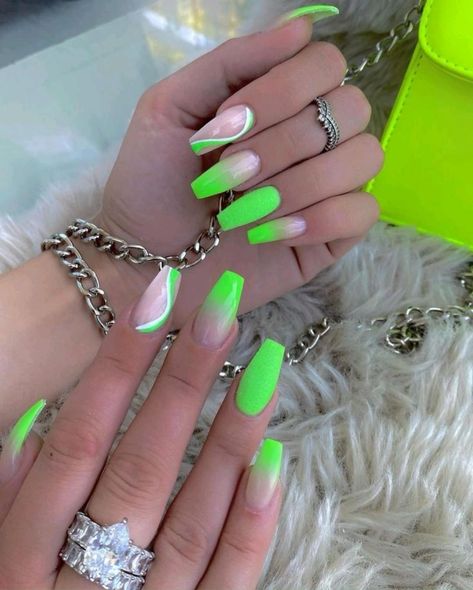 Neon Green And White Nails, Green Nail Designs Acrylic, Nail Art Fluo Summer, Idee Nail Art, Ongles Nail Art, Nailart 2022, Like Green Nails, Bright Neon Acrylic Nails Summer, Neon Lime Nails