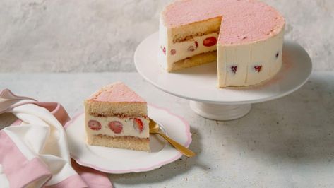 Strawberry buttersponge with mascarpone mousse Mascarpone Mousse, Japanese Cake, Small Food Processor, Vanilla Paste, Mascarpone Cheese, Beautiful Cake, Pastry Shop, Cream Of Tartar, Caster Sugar