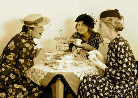 teacups and friends Funny Vintage Ads, Black Nightgown, Friendship Photography, Short Play, Tea Party Invitations, Perfect Cup Of Tea, Lady In Waiting, Vintage Tea Party, Party People