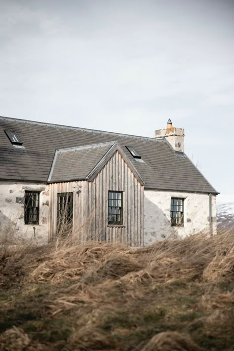 Geordie’s cottage was originally occupied by the workers at Killiehuntly Farm. The traditional but and ben cottage was enhanced by the addition of two extensions, one to form an entrance vestibule and the other housing the kitchen. This opened up the interior to be more spacious, allowing for a large sitting room, two bedrooms and a bathroom on the ground floor, along with a twin room upstairs in the attic with an adjacent shower room. Photography by Wildland. Cottage Scotland, Chalet Extension, Entrance Vestibule, Scotland Cottage, Cottage Showers, Cotswold House, Cottage Extension, Porch Interior, Twin Room