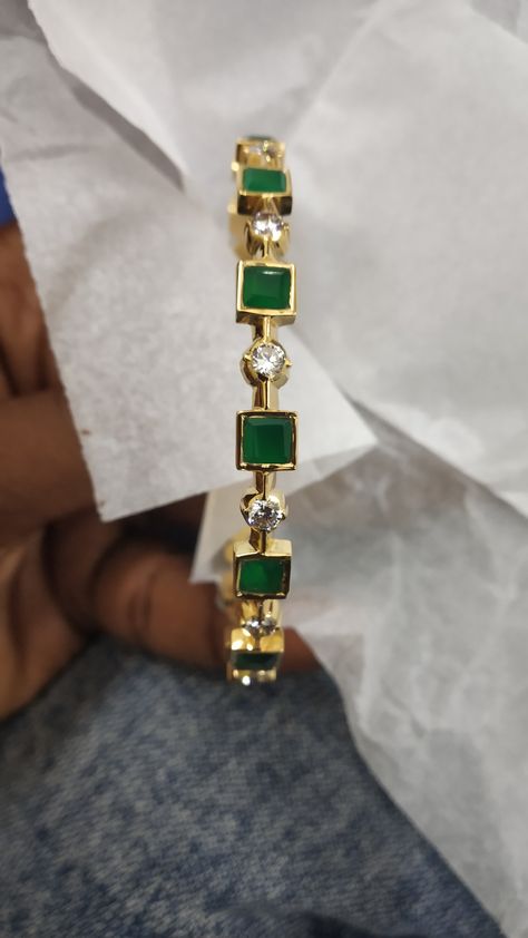 Green Stone Bangles, Emerald Bangles, Stone Bangles, Gold Bangles For Women, Diamond Bangles, Diamond Pendants Designs, Bangles Gold, Diamond Pendants, Bangles Design