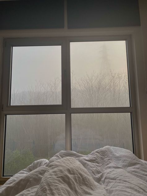 #fog #foggymorning #foggyday #aesthetic Romantising Winter, Morning Fog Aesthetic, Foggy Morning Aesthetic, Fog Core, Foggy Window, Fog Aesthetic, Morning School, Cozy Rainy Day, Gloomy Weather