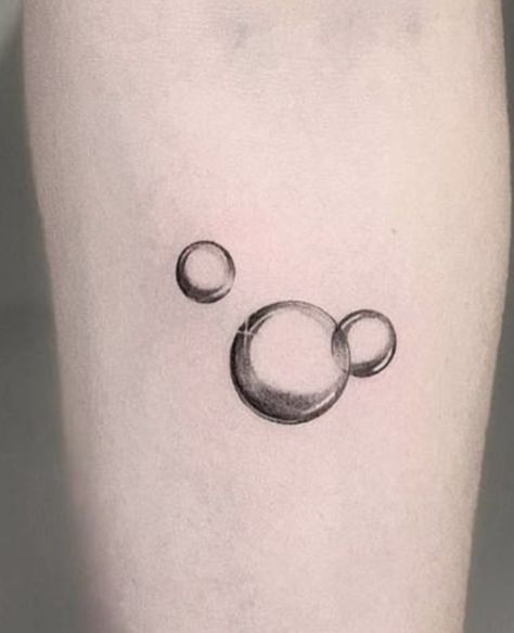 Tattoo Of Bubbles, Black And White Bubble Tattoo, Black And White Bubbles Drawing, Realistic Bubble Tattoo, Water Droplets Tattoo, Soap Bubble Tattoo, Bubble Tattoo Design, Bubble Tattoo Ideas Black, Bubbles Tattoo Ideas