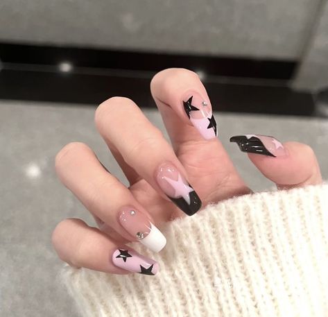 Korean Star Nails, Batman Inspired Nails, Korean Simple Nails, Simple Douyin Nails, Black Korean Nails, Batman Nails, Pink Black Nails, Concert Nails, Aesthetic Nail