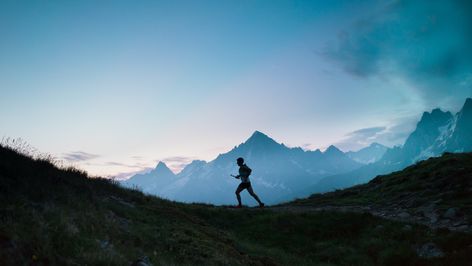 Adventure Racing, Best Running Gear, Running In The Dark, Running Photos, Mountain Running, Why I Run, Hors Route, Sports Aesthetic, Trail Runners