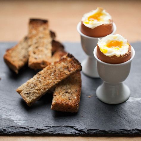 Boiled Egg Breakfast, Half Boiled Egg, Eggs And Soldiers, Parfait Breakfast, Low Calorie Breakfast, Diet Breakfast Recipes, Soft Boiled Eggs, High Protein Breakfast, English Breakfast