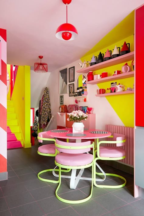 1980s Postmodern Furniture, Colorful Witchy Decor, Quirky Dining Room, Curated Maximalism, Colourful Cafe, Quirky Interior Design, Funky Dining Room, Funky Interior Design, Funky Room Decor