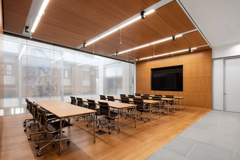 KPMB updates gothic-style building on Princeton University campus Small Auditorium Design, Training Room Design, Lecture Hall Design, Lecture Room, Church Building Design, Classroom Interior, Lecture Hall, Lectures Room, Training Room