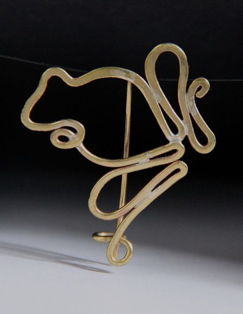 Wire Frog, Frog Brooch, Alexander Calder, Wire Art, My Garden, Frogs, Rivets, Suncatchers, Jewelry Ideas