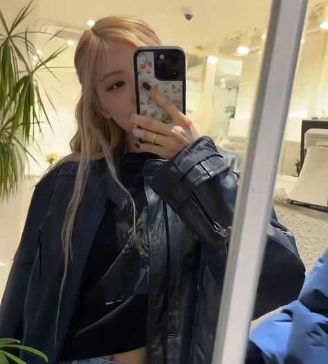 Rosie Blackpink Icon, Rosie Blackpink, Rosé Ysl, Rosé Lq, Roseanne Park, Rosé Aesthetic, Park Rosé, Rose Pictures, Dara Kpop