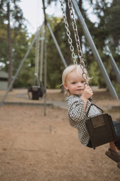 Family Photo Park Ideas, Park Family Photoshoot Fall, Playground Family Photoshoot, Family Photoshoot In Park, Fun Kids Photoshoot Ideas, Activity Photoshoot, Mini Sessions Photography, Playground Photoshoot Ideas, Family Park Photoshoot