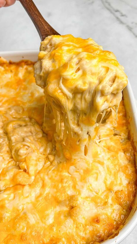 Tini's Macaroni and Cheese (Viral Recipe) - Bad Batch Baking Ultimate Mac And Cheese, Batch Baking, Mac And Cheese Casserole, Cheese Macaroni, Creamy Cheese Sauce, Making Mac And Cheese, Holiday Side Dish, Creamy Mac And Cheese, Baked Mac N Cheese