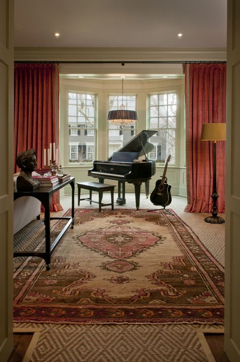 Piano in bay window-love the way the drapes flank the window as well Grand Piano Living Room, Grand Piano Room, Piano Grand, Piano Room Decor, Bay Window Ideas, Piano Living Rooms, Bay Window Living Room, Music Room Art, Home Music Rooms