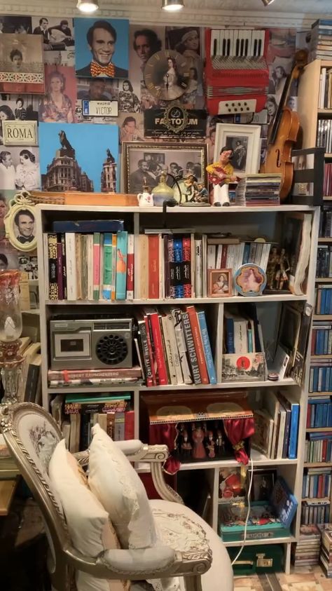 Rockstar Room, Papel Aesthetic, Book Vintage Aesthetic, Artsy Room, Cats Plants, Aesthetic Tree, Dream Life Aesthetic, Tree Aesthetic, Wall Aesthetic