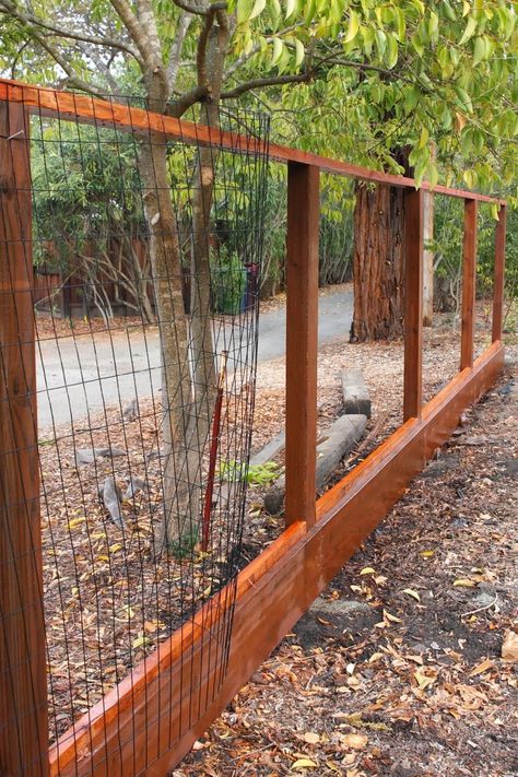 Cheap Fence Ideas For Dogs In DIY Reusable And Portable Dog Fence Cheap Fence Ideas For Dogs, Fence Ideas For Dogs, Cheap Fence Ideas, Portable Dog Fence, Diy Dog Fence, Portable Dog Kennels, Cheap Dog Kennels, Ideas For Dogs, Diy Garden Fence