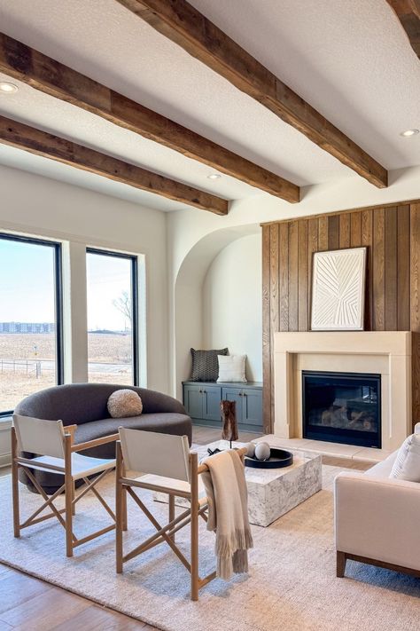 It’s all in the (ceiling) details 🤩  _____ Exposed wood beams, modern farmhouse design, warm wood interiors, living room, family room Living Room Wood Ceiling, Beams In Living Room, Sofas Lounge, Interiors Living Room, Exposed Wood Beams, Ceiling Details, Wooden Beams Ceiling, Exposed Rafters, Living Room Family