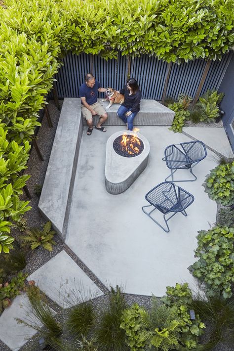 Modern Firepits, Small Back Gardens, Patio Landscape Design, Garden Fireplace, Outdoor Fire Pit Seating, Modern Driveway, Townhouse Garden, Outdoor Sitting Area, Outdoor Steps