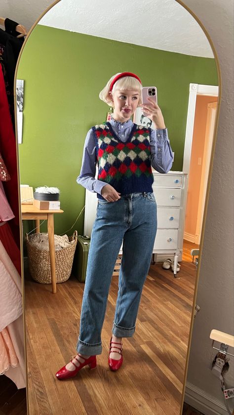 Outfit Ideas Quirky, Italian Grandma Outfit, Layering Outfits 2023, Quirky Classic Style, Quirky Academia Outfits, Colorful Grandma Aesthetic, Grandmacore Outfit Aesthetic, Electic Grandfather Style, 90s Grandma Fashion