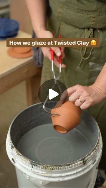 Dip Glazing Pottery, Pottery Glazing Techniques Tutorials, Dip Glaze Pottery, Pottery Glaze Techniques, Pottery Glazing Ideas, Glazing Pottery, Glaze Techniques, How To Make Ceramic, Handmade Clay Pots