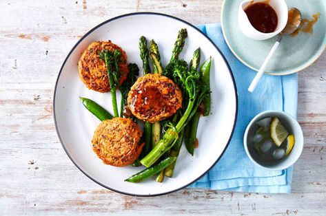 Tandoori chicken rissoles with saute greens | CSIRO Total Wellbeing Diet Csiro Diet Recipes, Csiro Total Wellbeing Diet Recipe, Csiro Recipes, Csiro Diet, Csiro Total Wellbeing Diet, Chicken Rissoles, Tandoori Paste, Chicken Mince, Sauteed Greens