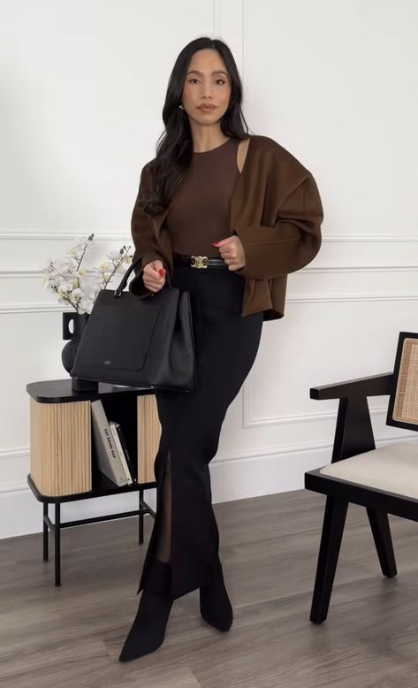 Office loo, black maxi skirt, brown and black look Brown Skirt Outfit, Outfit Office, Black Look, Black Maxi Skirt, Brown Skirt, Brown Skirts, Winter Trends, Skirt Outfit, Black Maxi