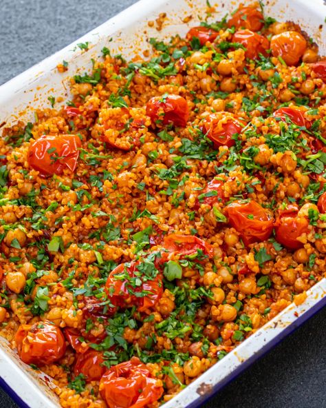 Mob — Harissa Bulgur Wheat Traybake Bulgar Wheat Recipes, Yum Yum Salad, Non Meat Meals, Salad Dinner Ideas, Bulgur Wheat Recipes, Interesting Meals, Bulgur Recipes, Traybake Recipes, Yum Salad