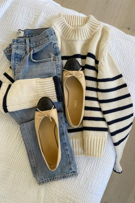 Stripe Knit Outfit, Sweater Weather Outfits, Thrift List, Striped Sweater Outfit, Winter Hijab, Winter Ootd, Europe Outfits, Wardrobe Goals, Mode Casual