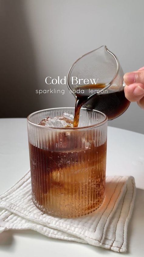 Sparkling Coffee, Korea Cafe, Fruit Coffee, Bar Concept, Soda Drink, House Aesthetic, Cold Brew Coffee, V60 Coffee, Cold Brew