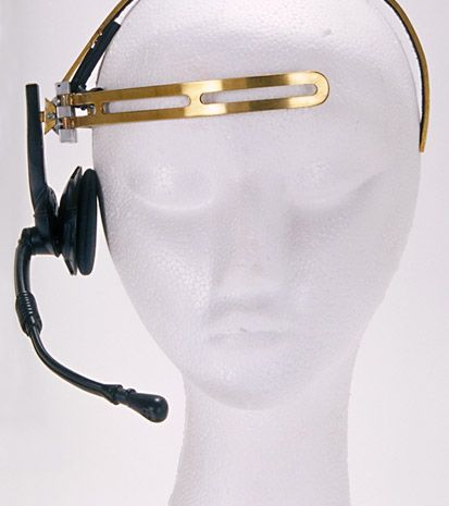 Attack of the Clones image attack July 2, 2002 - Hands-Free Headset - Obi-Wan Kenobi's headset comlink prop, for use in the Jedi starfighter. Jedi Accessories, Shin Hati, Star Wars Makeup, Jedi Starfighter, Revenge Of The Sith, The Sith, Attack Of The Clones, Star Wars Jedi, Dnd Art