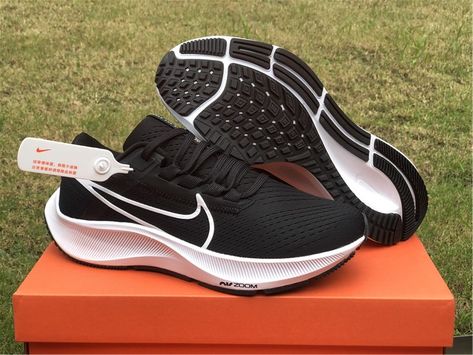 Nike Running Shoes For Men Sports, Nike Running Shoes Outfit, Nike Running Shoes Men, Nike Running Shoes For Men, Nike Sport Shoes, Pe Shoes, Running Nike Shoes, Nike Sports Shoes, Nike Running Shoe