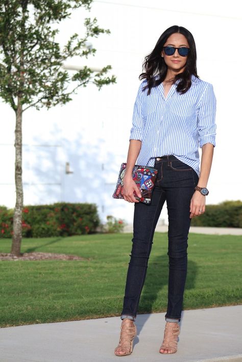 Lilly Beltran wearing dark wash skinny jeans and lace up sandals. Type Of Outfits, Houston Style, Jeans And Lace, Statement Clutch, Houston Fashion, Style Blogger, Dark Wear, Jeans Button, Outfits Fall