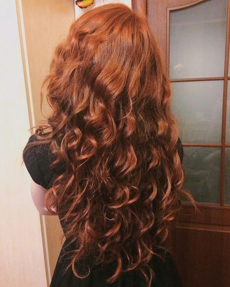 Ginger Curls Aesthetic, Wavy Red Hair Natural, Ginger Hair Wavy, Curly Ginger Hair Aesthetic, Wavy Hair Ginger, Auburn Hair Curly, Copper Wavy Hair, Ginger Wavy Hair, Wavy Ginger Hair